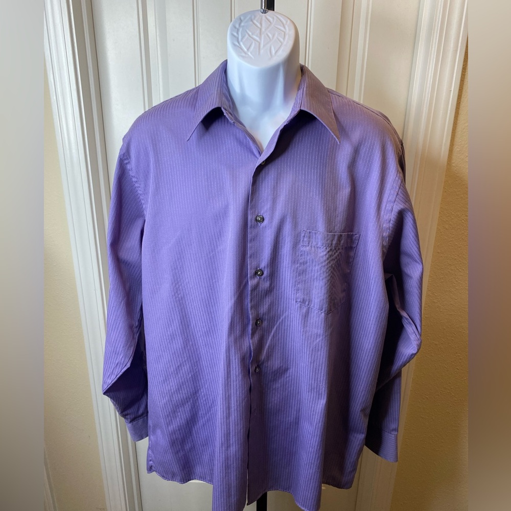 Van Heusen Shirt Mens 17 1/2 34/35 Satin Stripe Button Up Purple Long Sleeve EUC